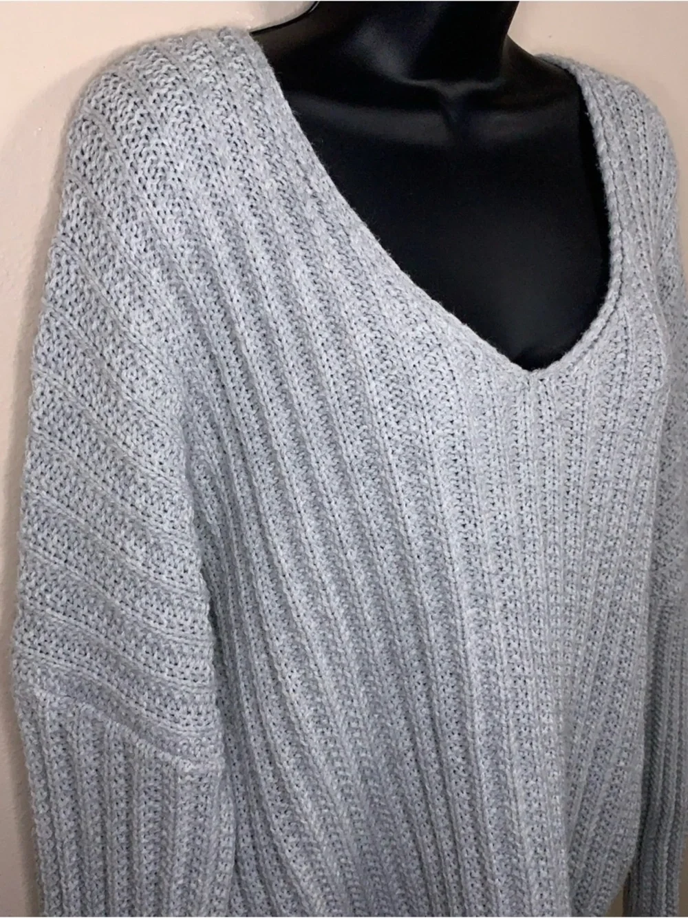 Large Rue 21 Light Grey Vneck Sweater Long Sleeve Knit Soft Comfortable